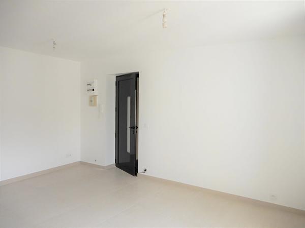 À LOUER - APPARTEMENT DUPLEX - MENNECY