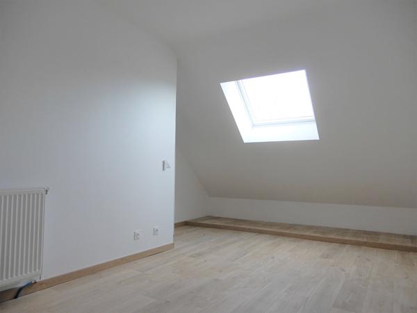 À LOUER - APPARTEMENT DUPLEX - MENNECY