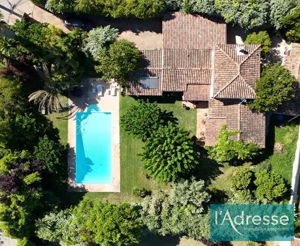 Afa - Charmante propriété avec piscine et jardin arboré sans vis-à-vis