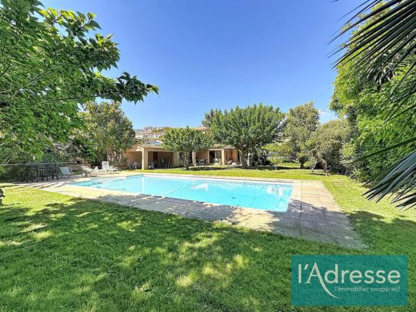 Afa - Charmante propriété avec piscine et jardin arboré sans vis-à-vis