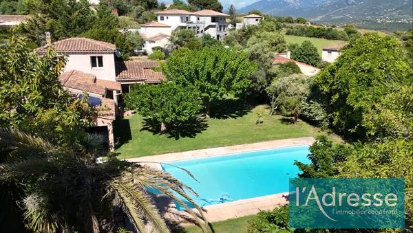 Afa - Charmante propriété avec piscine et jardin arboré sans vis-à-vis