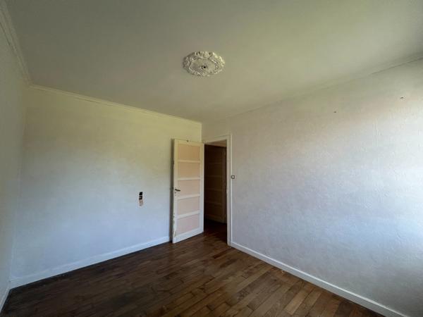 Maison de plain-pied 3 chambres avec sous-sol complet et jardin – Plémet