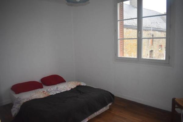 Maison de plain-pied 3 chambres avec sous-sol complet et jardin – Plémet