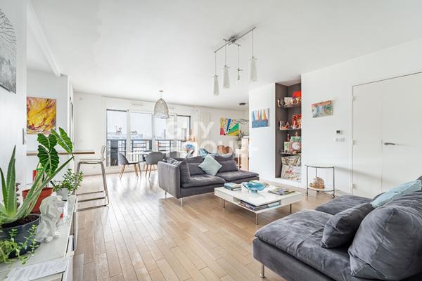 APPARTEMENT 5 PIECES EN DERNIER ETAGE AVEC TERRASSE, PARKINGS ET CAVE