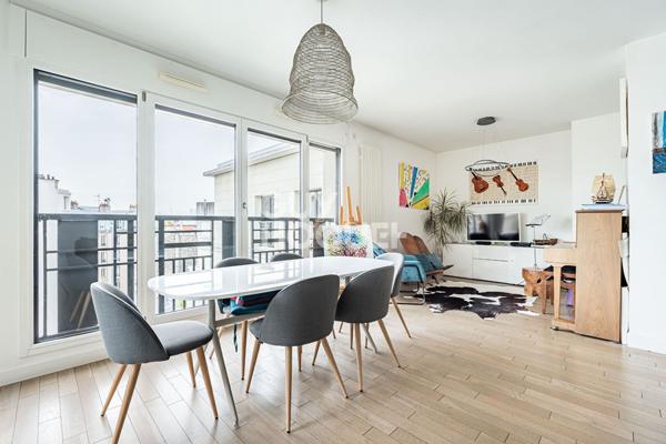 APPARTEMENT 5 PIECES EN DERNIER ETAGE AVEC TERRASSE, PARKINGS ET CAVE