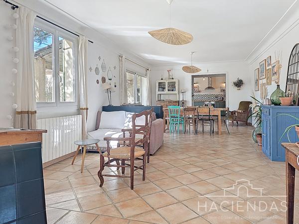 Pertuis (84120) Villa traditionnelle au calme avec piscine, annexe et vues sur le Luberon "