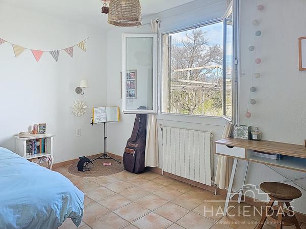 Pertuis (84120) Villa traditionnelle au calme avec piscine, annexe et vues sur le Luberon "