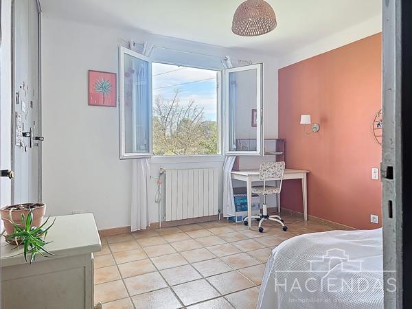 Pertuis (84120) Villa traditionnelle au calme avec piscine, annexe et vues sur le Luberon "