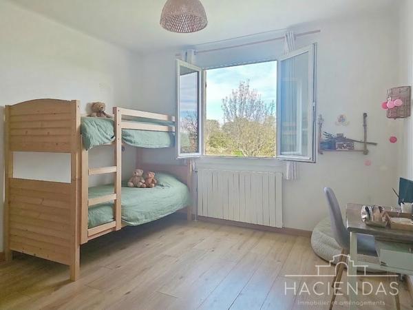 Pertuis (84120) Villa traditionnelle au calme avec piscine, annexe et vues sur le Luberon "