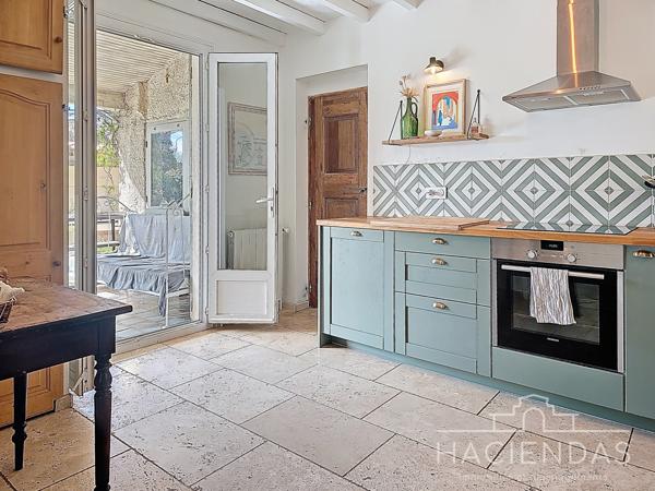 Pertuis (84120) Villa traditionnelle au calme avec piscine, annexe et vues sur le Luberon "