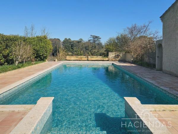 Pertuis (84120) Villa traditionnelle au calme avec piscine, annexe et vues sur le Luberon "