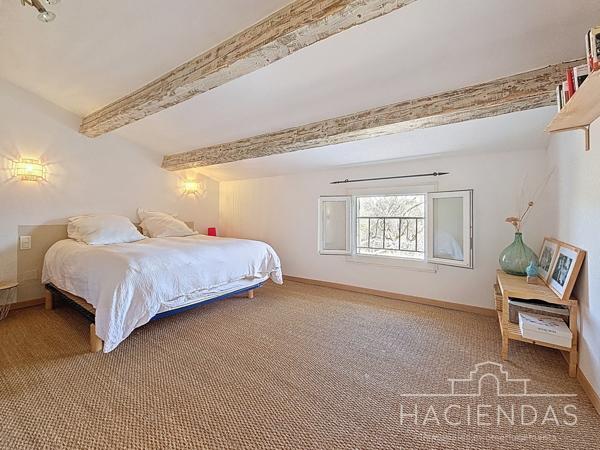 Pertuis (84120) Villa traditionnelle au calme avec piscine, annexe et vues sur le Luberon "