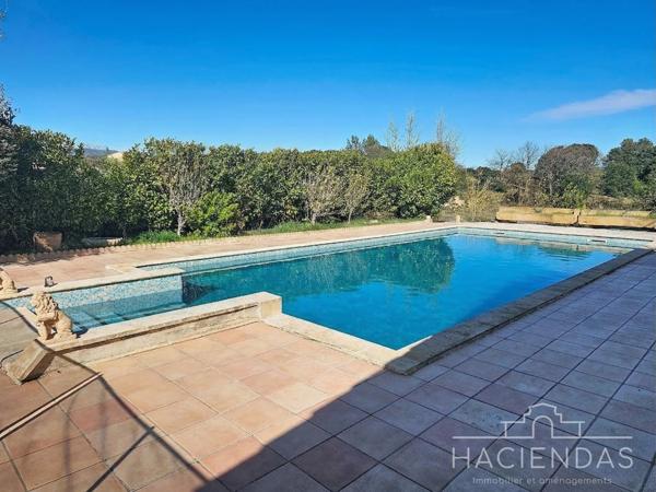 Pertuis (84120) Villa traditionnelle au calme avec piscine, annexe et vues sur le Luberon "