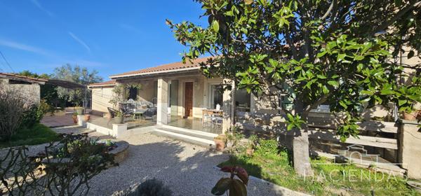 Pertuis (84120) Villa traditionnelle au calme avec piscine, annexe et vues sur le Luberon "