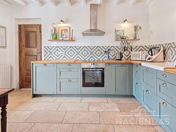 Pertuis (84120) Villa traditionnelle au calme avec piscine, annexe et vues sur le Luberon "