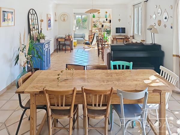 Pertuis (84120) Villa traditionnelle au calme avec piscine, annexe et vues sur le Luberon "