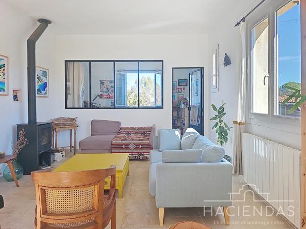 Pertuis (84120) Villa traditionnelle au calme avec piscine, annexe et vues sur le Luberon "