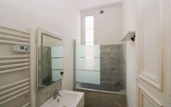 Appartement à vendre    1 pièce •  Fontainebleau