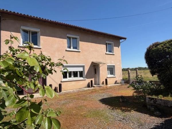 PLAISANCE (32) proche : MAISON TRADITIONNELLE 1960, dépendances, terrain clos avec jardin de 1.000m2 environ au calme, vue campagne