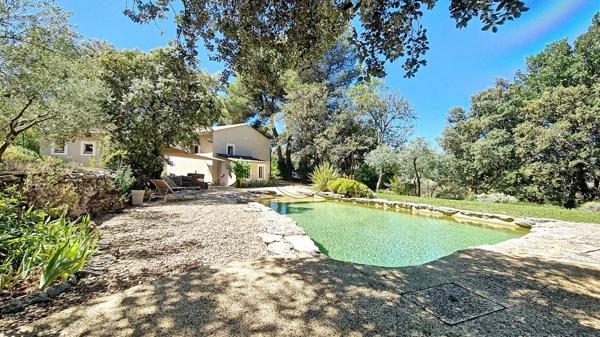 Cheval-Blanc (84460) PROPRIETE A CHEVAL-BLANC: ELEGANCE, CONFORT ET CADRE ENCHANTEUR AU PIED DU LUBERON