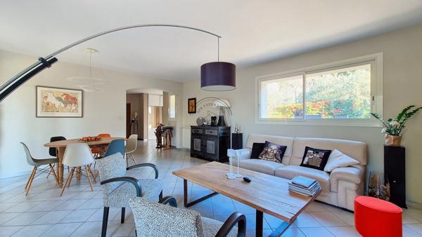 Cheval-Blanc (84460) PROPRIETE A CHEVAL-BLANC: ELEGANCE, CONFORT ET CADRE ENCHANTEUR AU PIED DU LUBERON