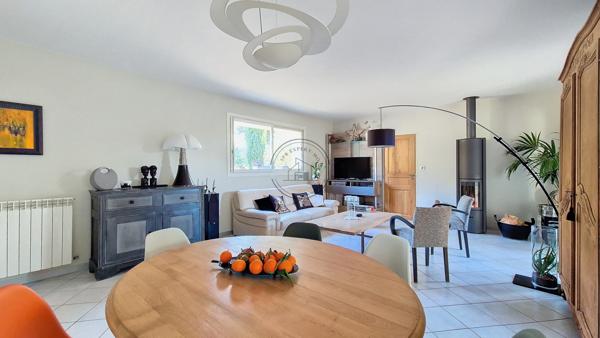 Cheval-Blanc (84460) PROPRIETE A CHEVAL-BLANC: ELEGANCE, CONFORT ET CADRE ENCHANTEUR AU PIED DU LUBERON