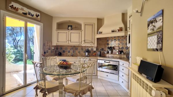 Cheval-Blanc (84460) PROPRIETE A CHEVAL-BLANC: ELEGANCE, CONFORT ET CADRE ENCHANTEUR AU PIED DU LUBERON