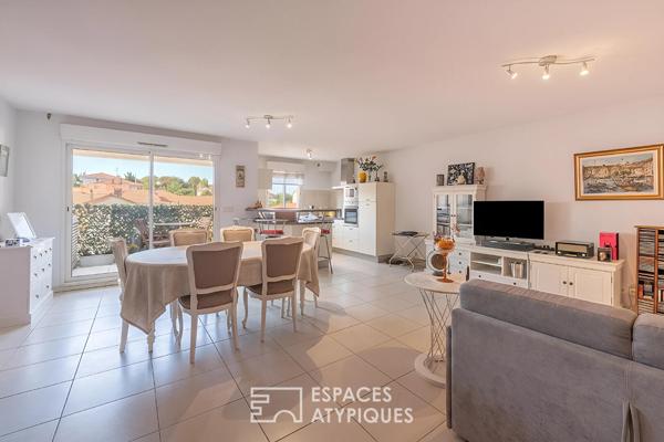Appartement traversant avec balcon et garage