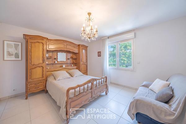Appartement traversant avec balcon et garage
