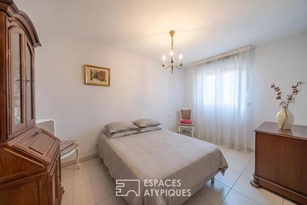 Appartement traversant avec balcon et garage