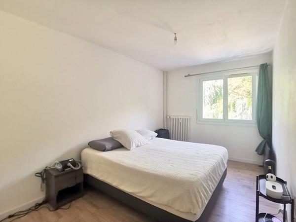 HAUT NICE NORD : TRES JOLI 3 PIECES ENTIEREMENT RENOVE