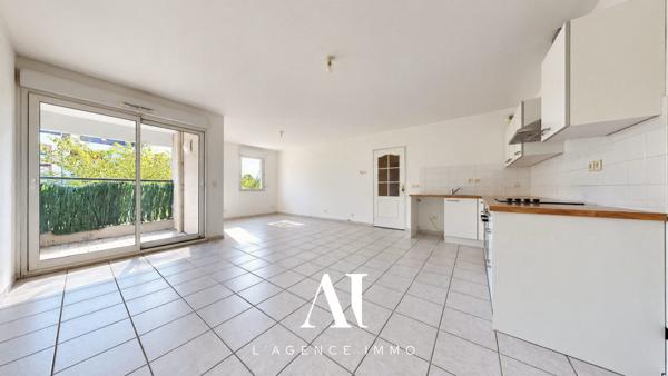 Appartement T2 en Rez-de-chaussée avec terrasse cave et place de parking Prévessin-Moëns 01280
