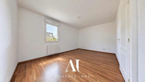 Appartement T2 en Rez-de-chaussée avec terrasse cave et place de parking Prévessin-Moëns 01280