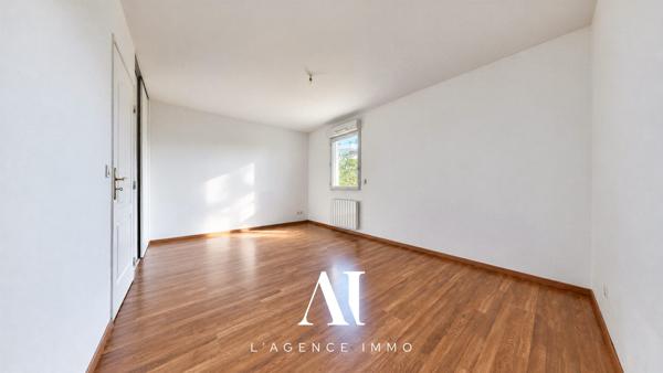 Appartement T2 en Rez-de-chaussée avec terrasse cave et place de parking Prévessin-Moëns 01280