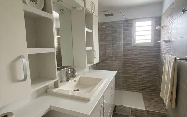 Appartement à vendre    3 pièces • 64,37 m2 Baie-Mahault