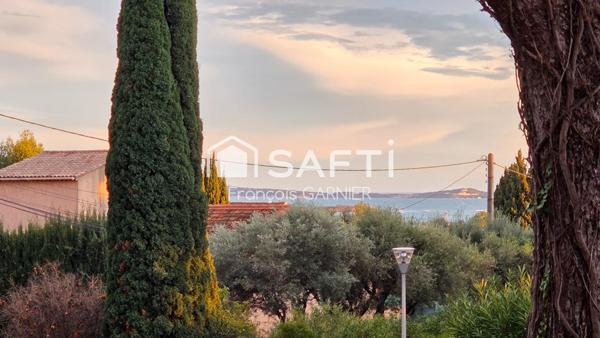 Bandol; bel appartement T3 d'environ 82 m², parkings et caves.