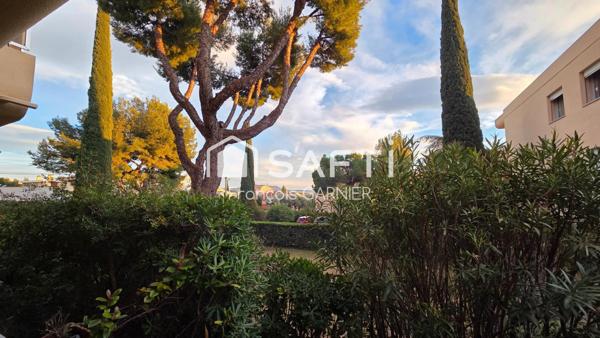 Bandol; bel appartement T3 d'environ 82 m², parkings et caves.
