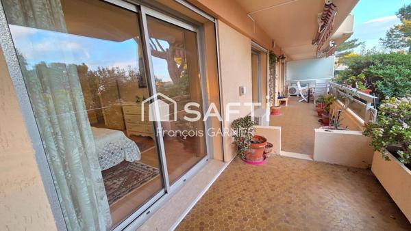 Bandol; bel appartement T3 d'environ 82 m², parkings et caves.