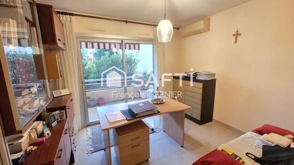 Bandol; bel appartement T3 d'environ 82 m², parkings et caves.