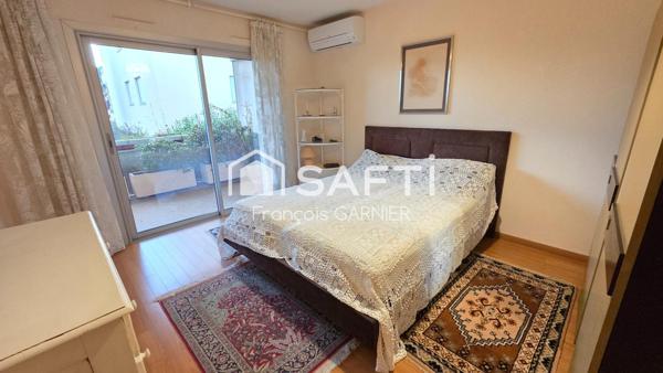 Bandol; bel appartement T3 d'environ 82 m², parkings et caves.