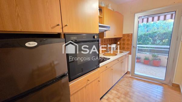 Bandol; bel appartement T3 d'environ 82 m², parkings et caves.