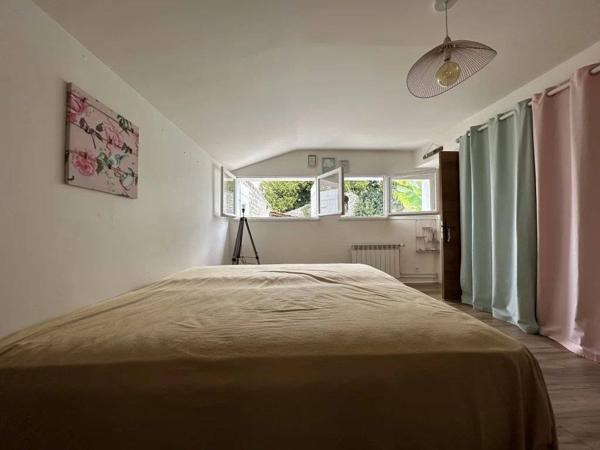 Propriété pleine de charme à 15 min de La Rochelle , deux maisons sur un vaste terrain arboré