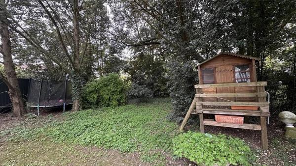 Propriété pleine de charme à 15 min de La Rochelle , deux maisons sur un vaste terrain arboré