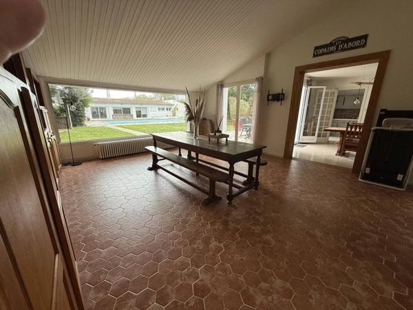 Propriété pleine de charme à 15 min de La Rochelle , deux maisons sur un vaste terrain arboré