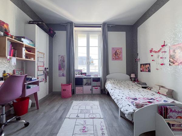 Angers Maison Bourgeoise - 3 chambres - 2 bureaux- Sous-sol Complet