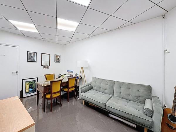 Cession de droit au bail, tous commerces hors restauration et nuisances - local de 100 m2 avec 17 m de vitrines, sur axe principal passant - proche gare de Meaux et commerces