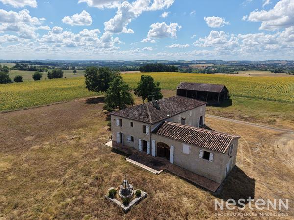 A Vendre Bâtisse en pierre de 209 m² en partie rénovée avec dépendances sur parcelle de plus de 1.2 ha