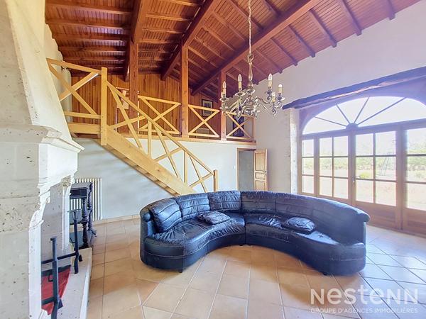 A Vendre Bâtisse en pierre de 209 m² en partie rénovée avec dépendances sur parcelle de plus de 1.2 ha