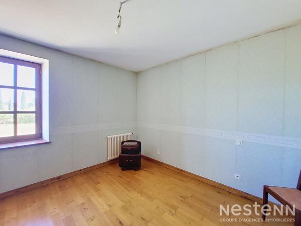 A Vendre Bâtisse en pierre de 209 m² en partie rénovée avec dépendances sur parcelle de plus de 1.2 ha