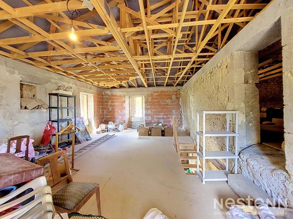 A Vendre Bâtisse en pierre de 209 m² en partie rénovée avec dépendances sur parcelle de plus de 1.2 ha
